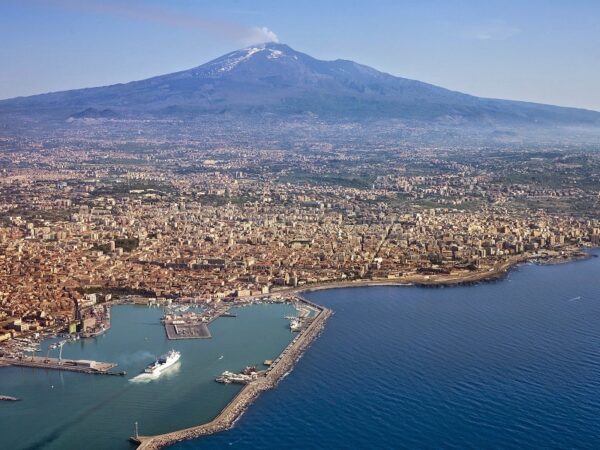Etna e Taormina - Intera Giornata di Noleggio Automezzo con Autista - KM 600 A/R Ore 12